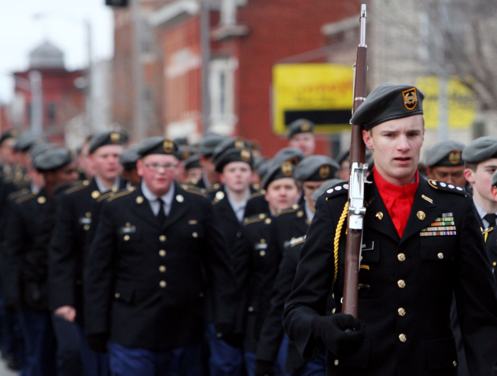 111114-parade-02